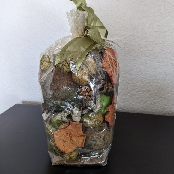 Yankee Candle Granny Smith Fragranced Dry Potpourri Bag, 10 oz. - Picture 4 of 8